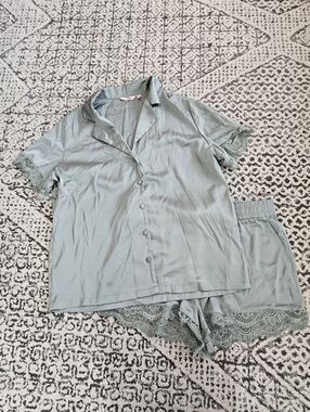 La Vie En Rose Satin Pajama Set Size Small In Eucalyptus
